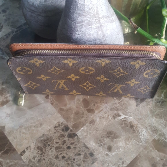 Authentic Louis Vuitton Zippy Wallet - Picture 8 of 12